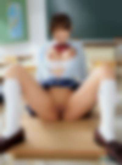 Nishino Nanase - shows pussy