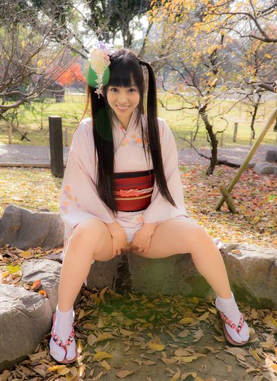 Hashimoto Kanna - Pissing