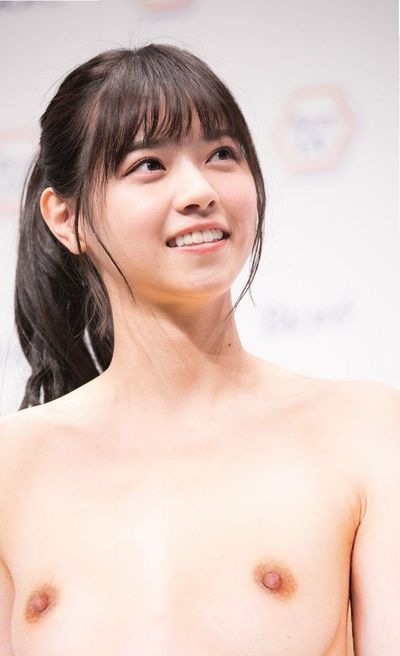 Nishino Nanase - shows tits