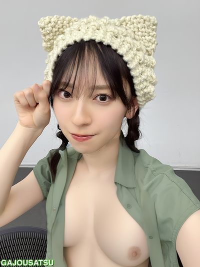 Kanemura Miku - shows tits