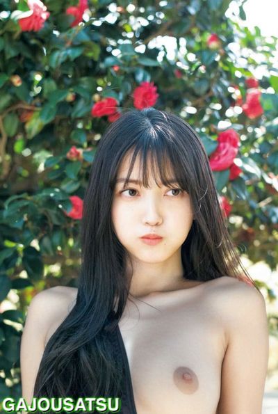 Kubo Shiori - shows tits