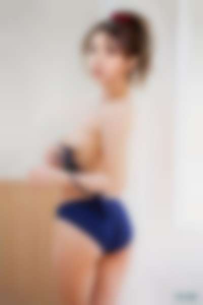 Kobayashi Yui - shows tits