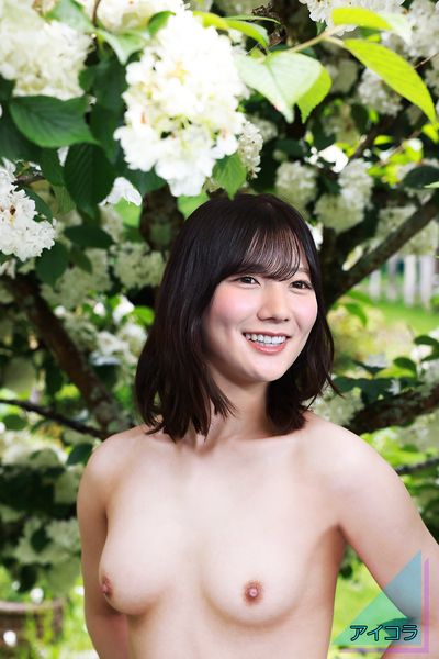 Kawata Hina - shows tits