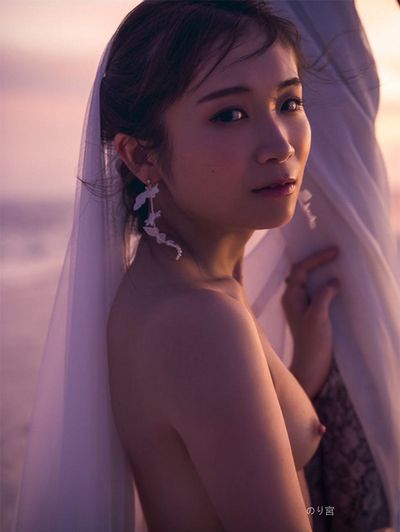 Akimoto Manatsu - naked