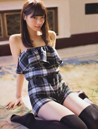 Nishino Nanase - shows tits