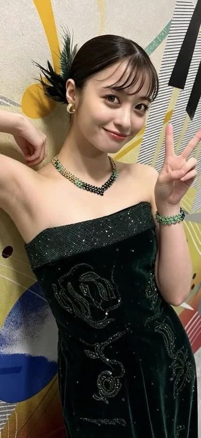 Hashimoto Kanna - shows tits