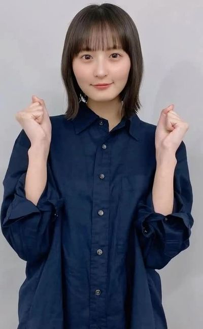 Endo Sakura - shows tits