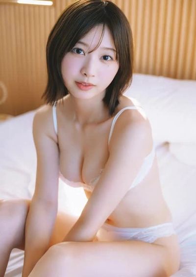 Tomita Suzuka - shows tits